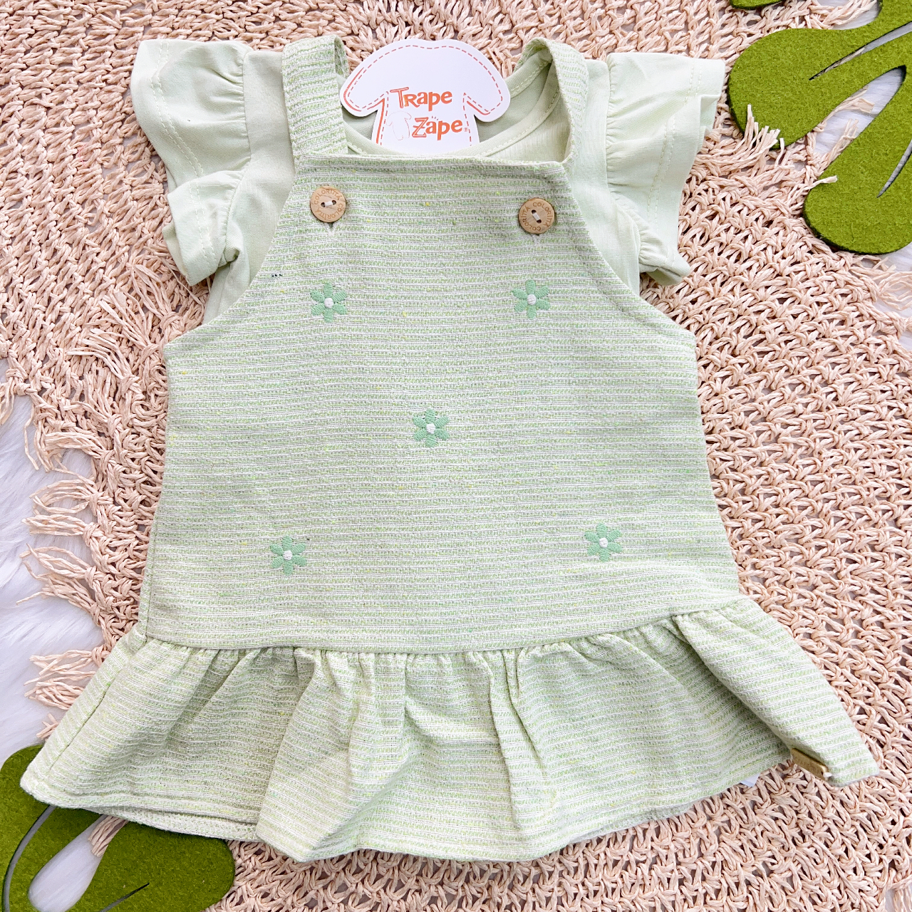 Conj. Blusa Lisa e Jardineira de Florzinhas - Verde